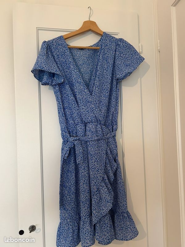 Tres jolie robe (image 1)