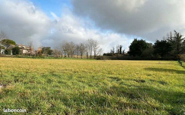 Terrain 1 355 m² Birac Sur Trec