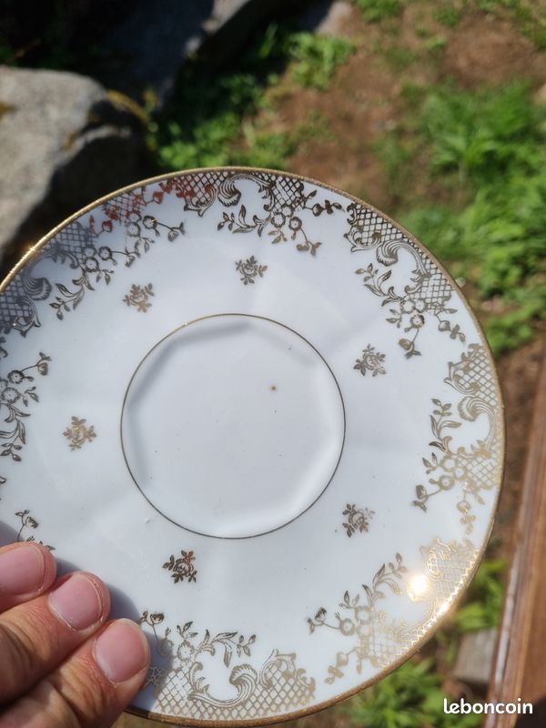 Enchères Lot 457 - Porcelaine royale de Limoges, service officier. 12