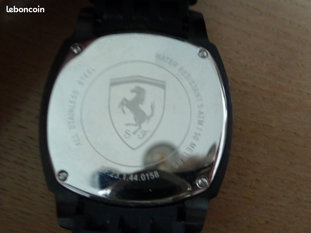 Montre à écran tactile SCUDERIA FERRARI (image 2)