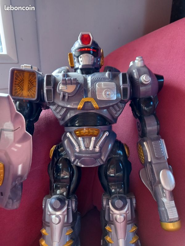 Robot (image 2)