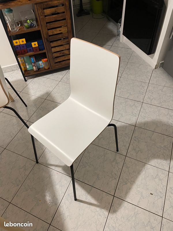 Table de cuisine avec 4chaises (image 3)