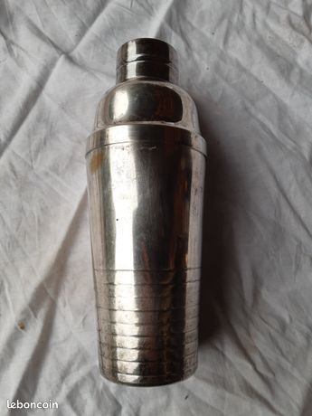 Shakers en métal argenté - France