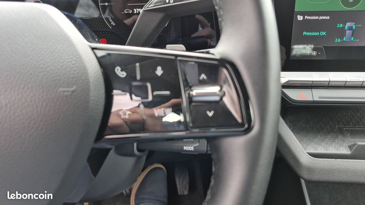 RENAULT Megane E-Tech EV40 130ch standard charge Equilibre (image 23)