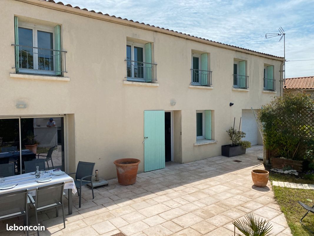 Location maison de pays rénovée tout confort Chéray Ile d'Oléron gite 12 personnes (image 14)