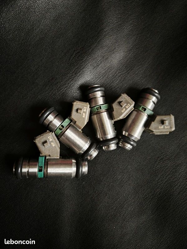Frankberg Lot de 4 injecteurs compatibles avec Sandero 1.1L 2008-2015 Frankberg Lot de 4 injecteurs compatibles avec Sandero 1.1L 2008-2015