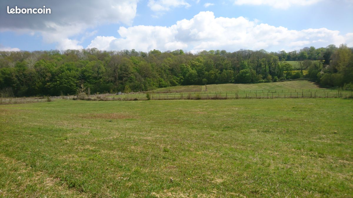Pâtures terrains parcelles agricoles 2.8 hectares en vallée de l'Automne · à Crépy-en-Valois · 35 000 €
