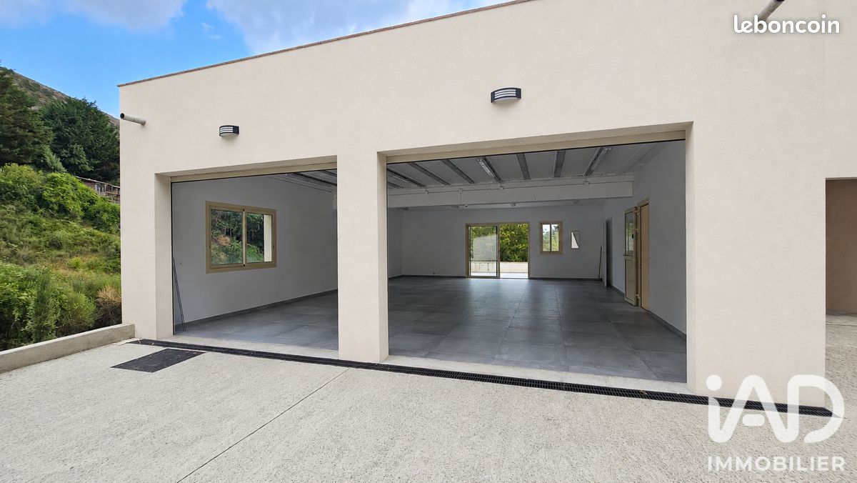 Maison 5 pièces 305 m² · à Coursegoules · 305 m² · 690 000 €