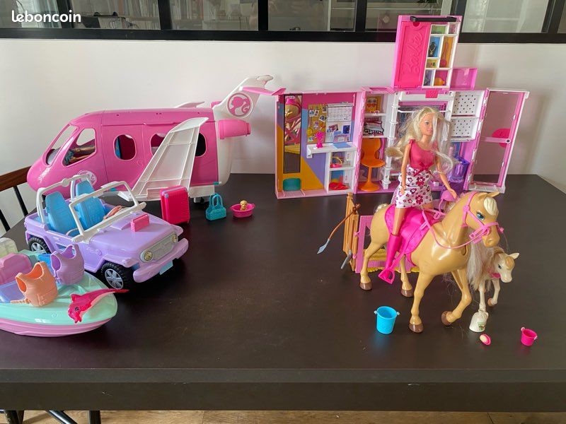 Lot de jouets Barbie – Avion, voiture, dressing, cheval, bateau + accessoires – Vendus en lot ou séparément (image 1)
