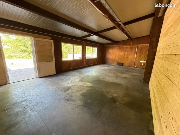 Local de stockage ou d'atelier 54m²