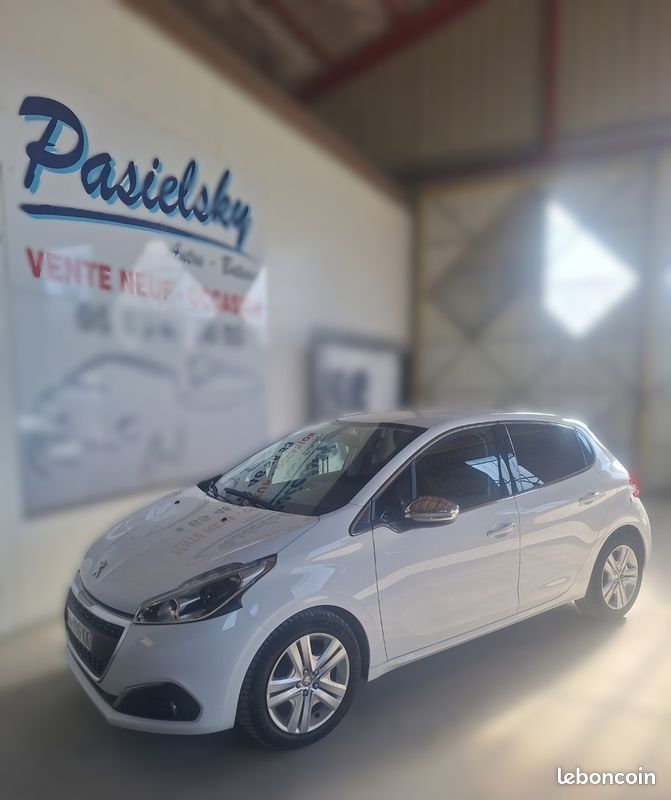 Peugeot 208 Blue HDI 100 cv Allure Business (image 1)