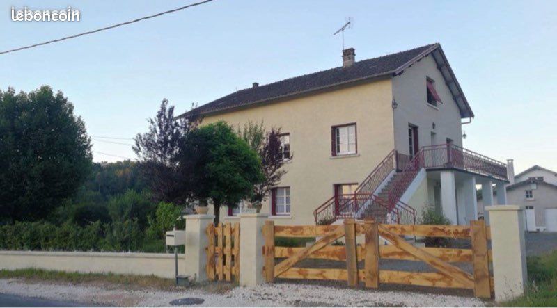 Maison 12 pièces 275 m² · à La Chapelle-Faucher · 275 m² · 249 000 €