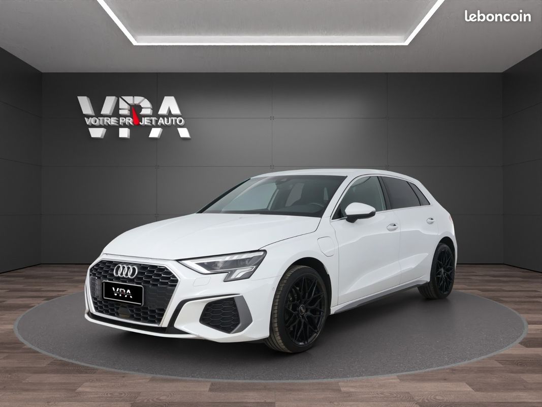 Audi A3 45TFsie S Line 245ch - ACC - Sièges chauffants - Carplay - Caméra de recul - Mémoire (image 1)
