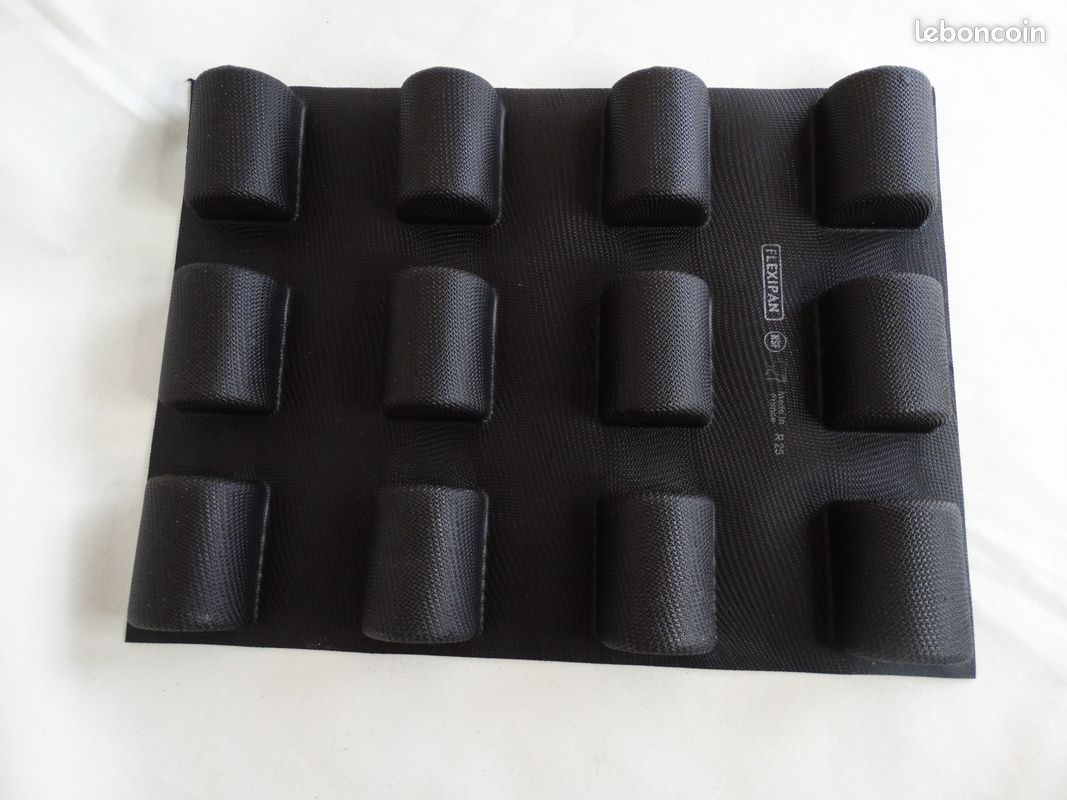 Moule Flexipan 12 empreintes bonbon rectangulaire (image 2)