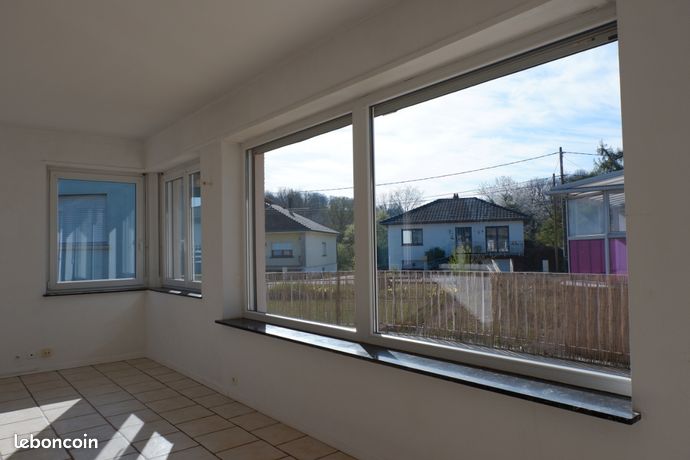 Appartement T4 de 120m2 avec terrasse de 45m2, jardin et parking dans quartier très calme