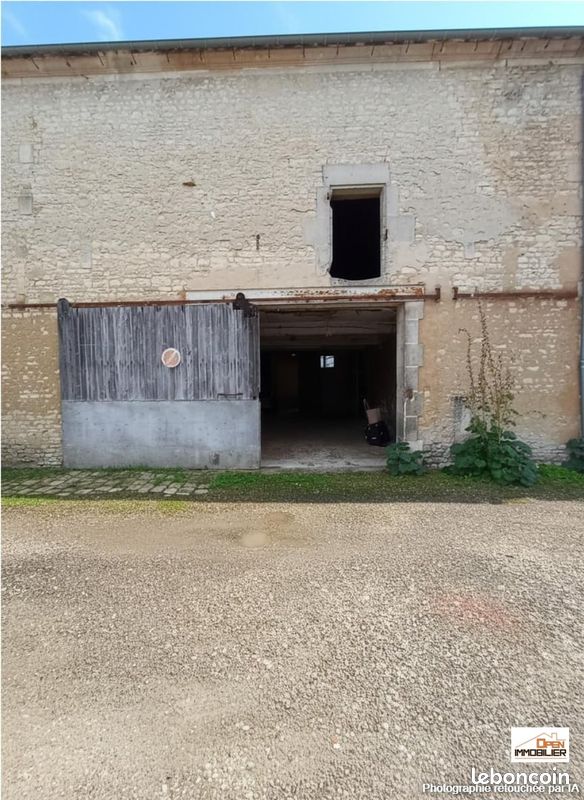 Parking 64 m² · à Jarnac · 64 m² · 44 000 €