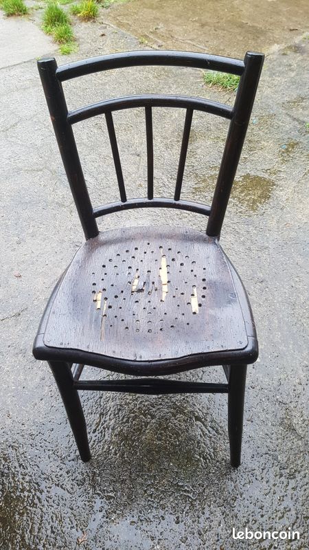 Chaise en bois à restaurer (image 1)