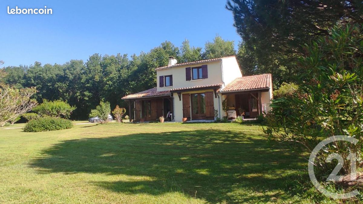 Maison 7 pièces 153 m² · à Saintes · 153 m² · 253 000 €