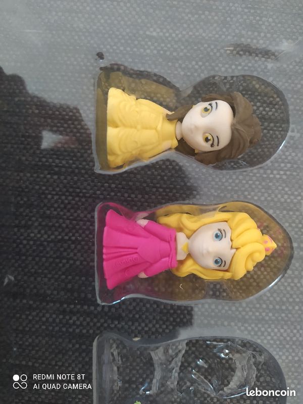 Lot de deux hommes princesses Disney (image 1)