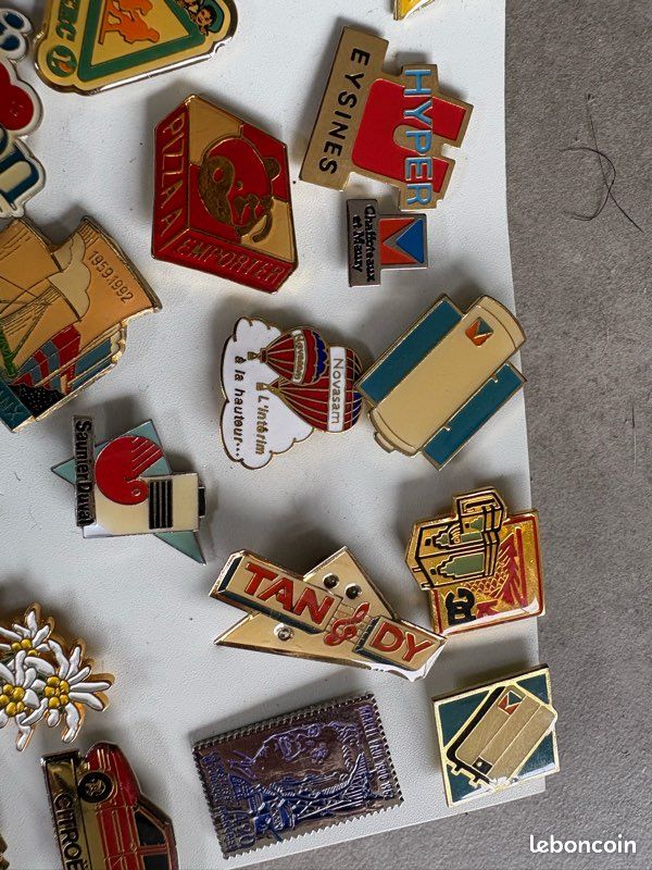 Pin's station FINA Camargue cheval publicitaire - Collection