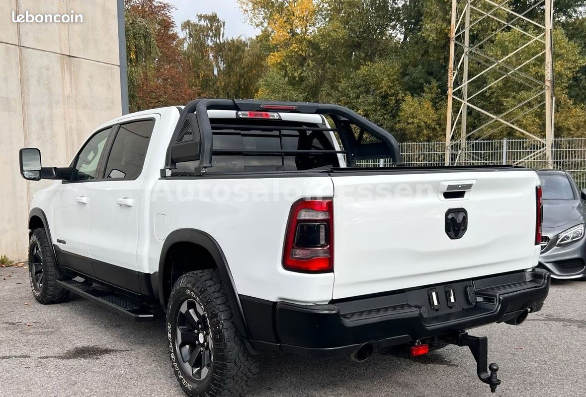Dodge RAM 1500 Rebel 5.7 HEMI V8 401 ch 4x4 – Harman Kardon – CarPlay – Suspensions pneumatiques (image 10)