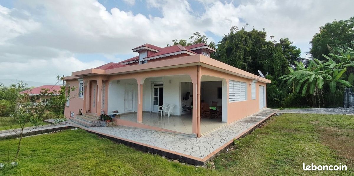 Maison 4 pièces 180 m² · à Lamentin · 180 m² · 1 800 €