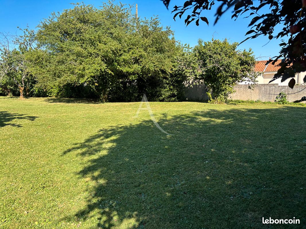 Terrain 608 m² FONTENAY LE COMTE (image 1)