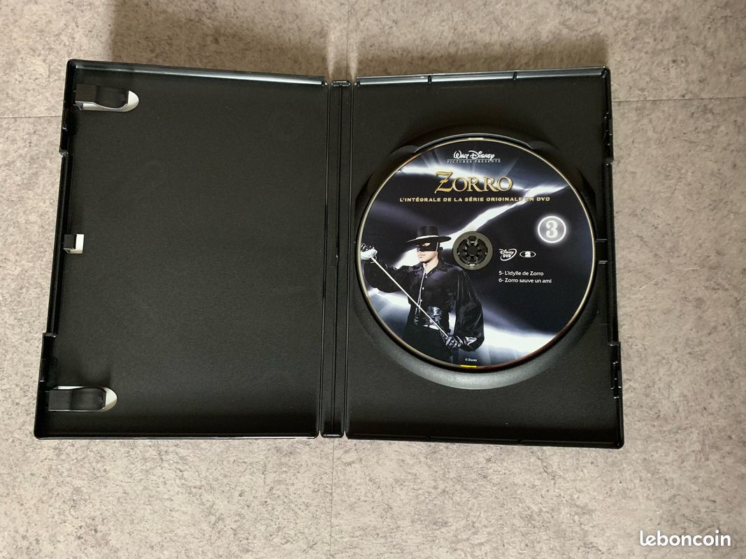 Lot de 3 DVD Zorro (image 9)