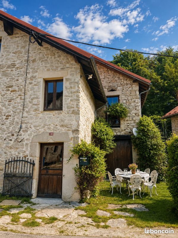 Maison 11 pièces 293 m² · à Rencurel · 293 m² · 425 000 €