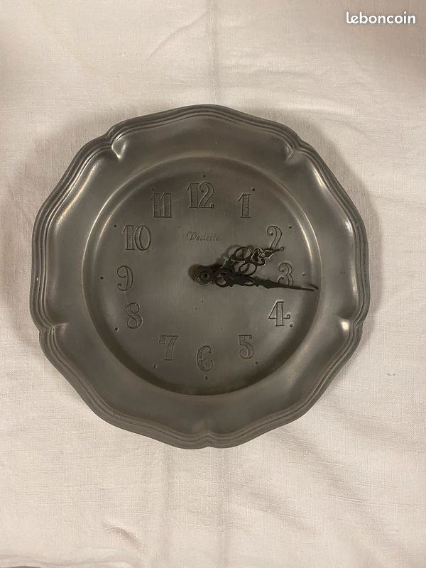 Pendule Assiette en étain (image 1)