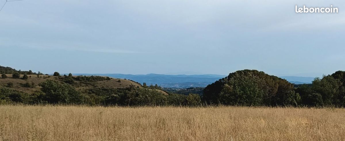 Terrain en pleine nature à louer pour événements. Eau / électricité · à Limousis · 1 000 €/mois