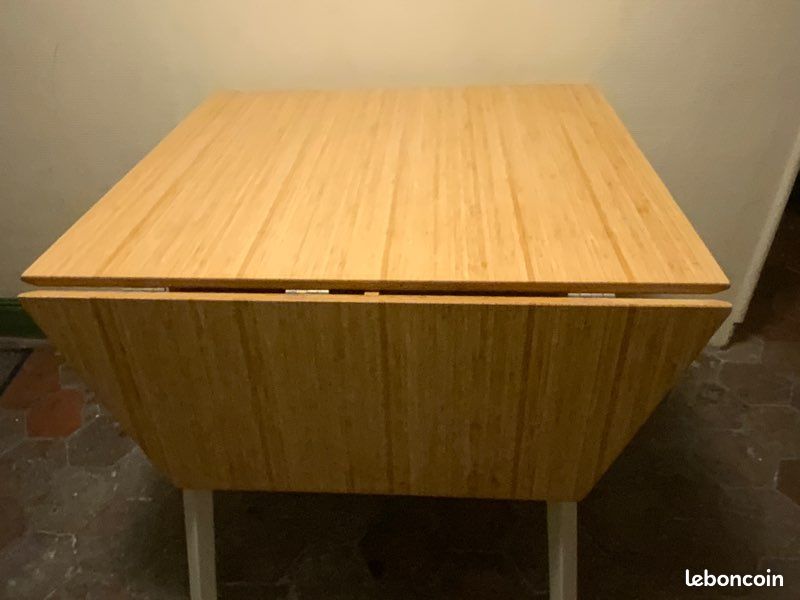 Table de salle à manger/à rabats, marque IKEA modèle PS2012, Designer Jon Karlsson, bambou vernis, pieds blanc, 74/106/138 x80 x H/74, dépliante avec 2 rallonges rabattantes. Très bon état. 50 euros (image 2)