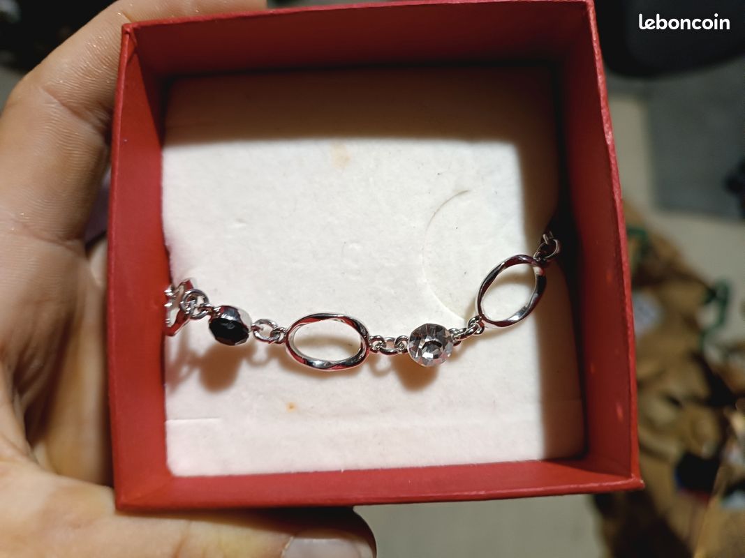 Bracelet argenté femme zircon noir et blanc (image 2)