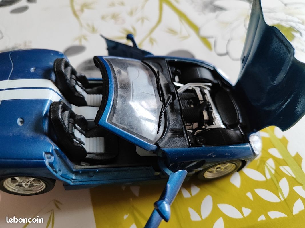 Shelby Series 1 (1999) - silbern - Burago (Gebraucht) in Dänikon ZH für
