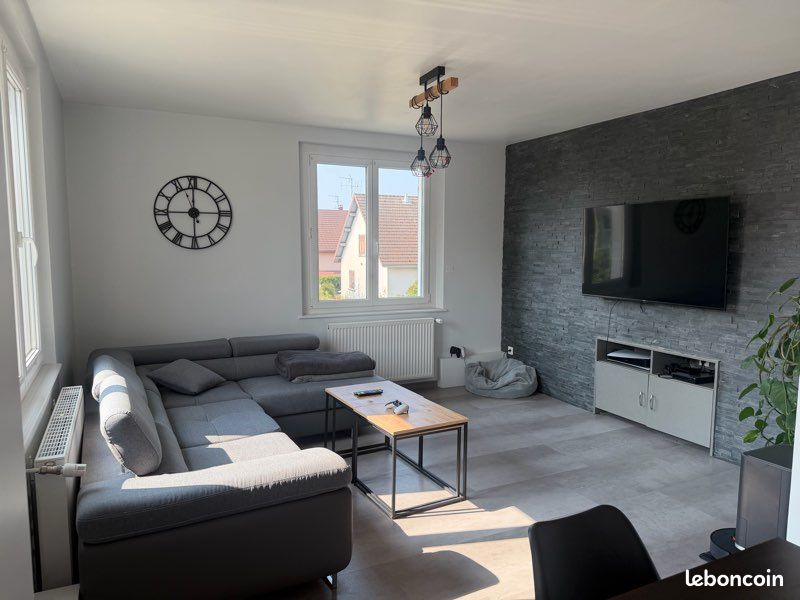 Appartement 3 pièces 75 m² · à Pontarlier · 75 m² · 990 €