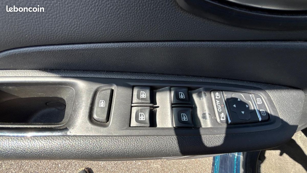 Renault Captur TCe 150 FAP EDC Intens (image 16)