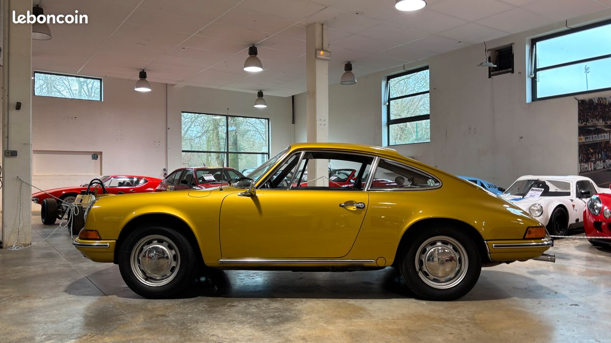 Porsche 911T 2.4 Gold METALLIC (image 2)