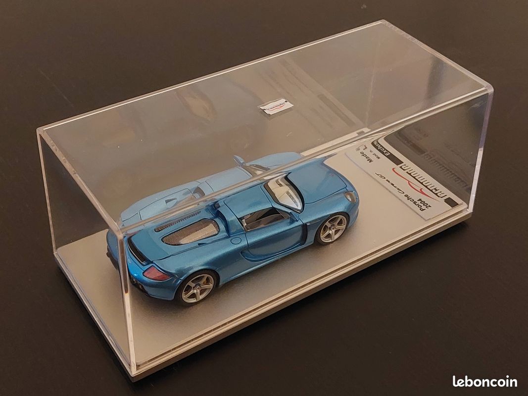 Miniature Porsche Carrera GT. 1/18. De chez Maisto - Collection
