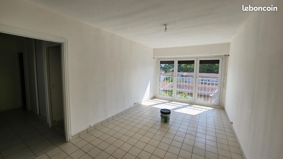 Appartement 4 pièces 69 m² · à Vénissieux · 69 m² · 990 €