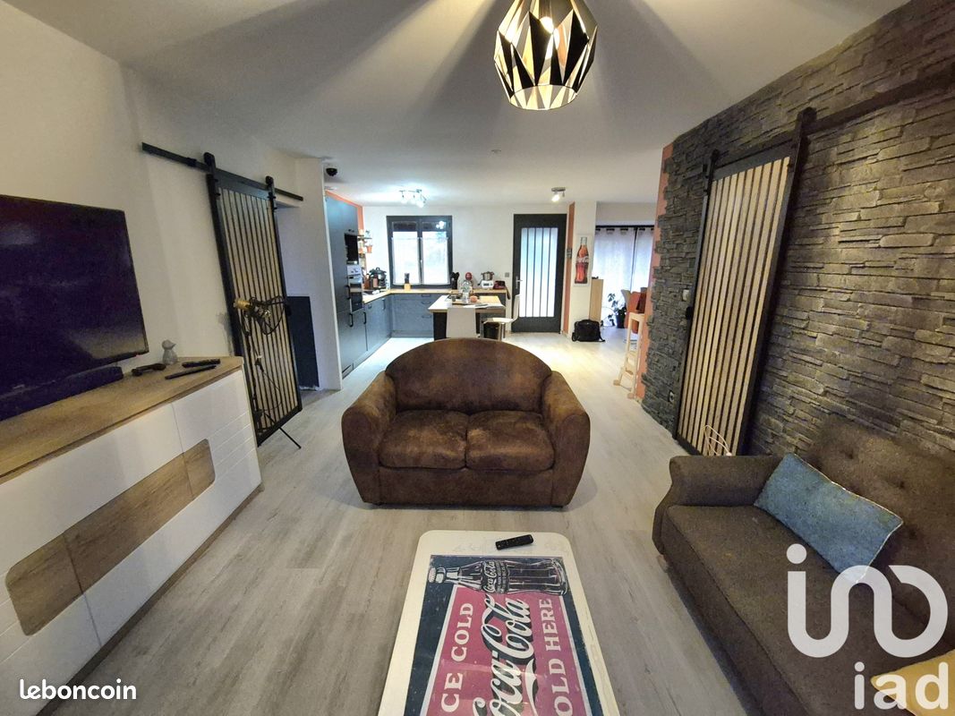Propriété 6 pièces 100 m² - Chadurie 16250 (image principale 11)