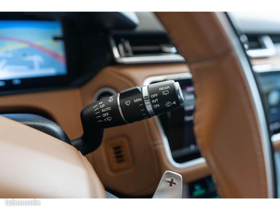 LAND ROVER RANGE ROVER VELAR 3.0 V6 D300 - BVA R-Dynamic HSE (image 27)
