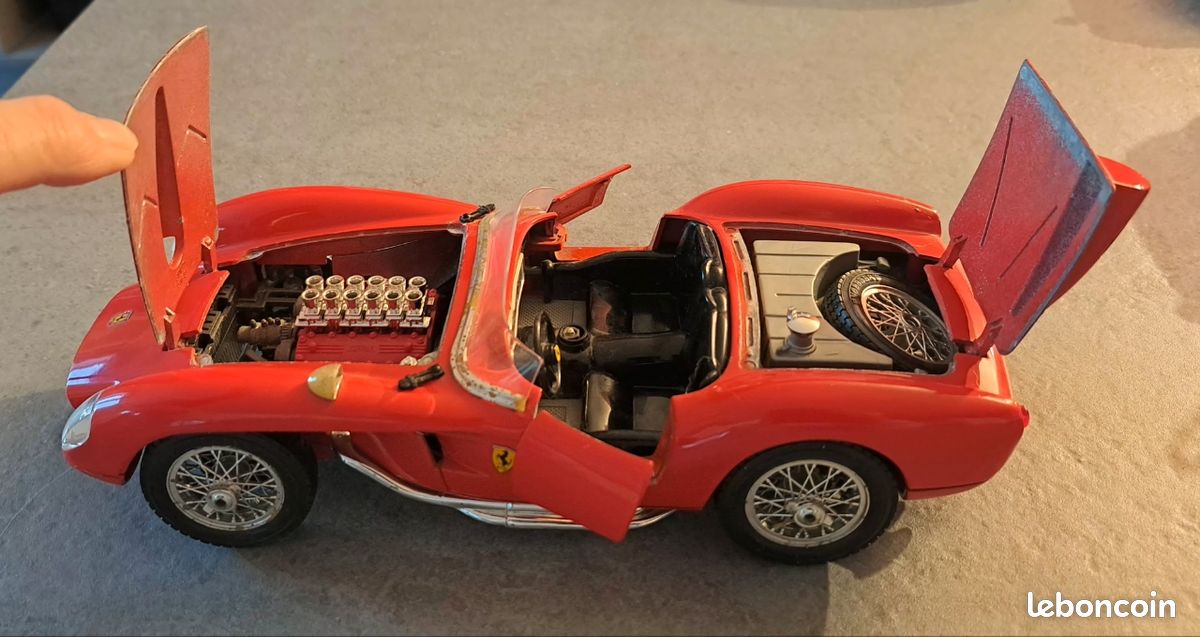 Miniature Ferrari 250 Testa Rossa Chromée, échelle 1/18 Par Burago, Collection