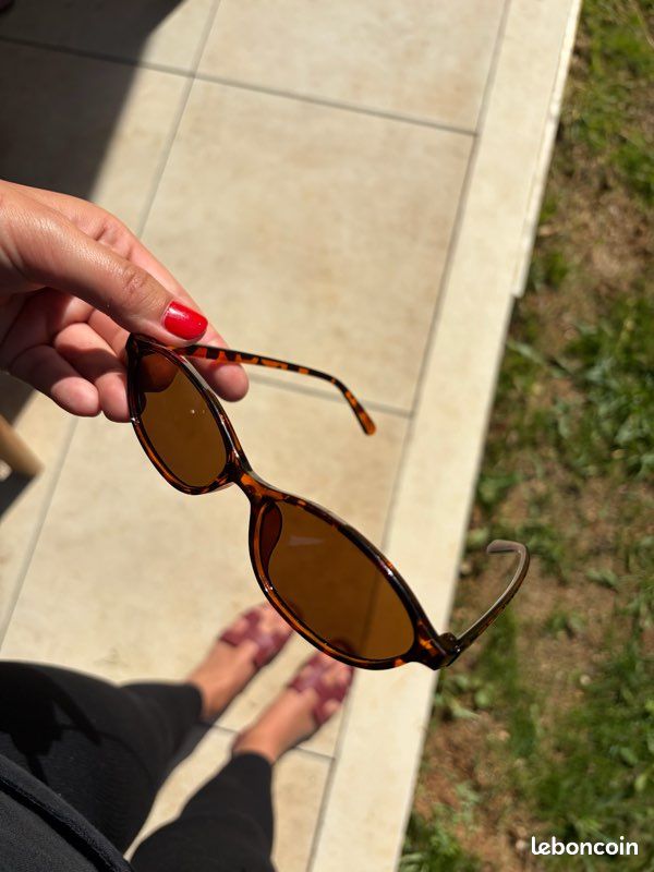 Lunettes de soleil neuves jamais portées (image 2)