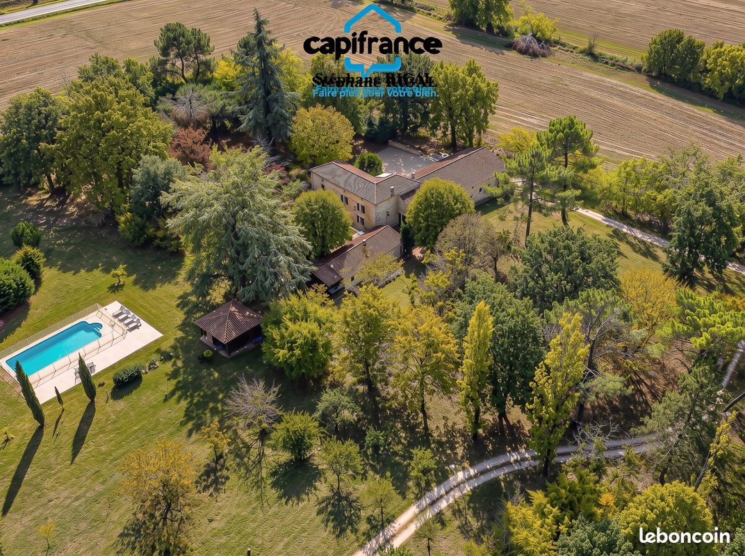 Maison 10 pièces 255 m² · à Montayral · 255 m² · 435 000 €