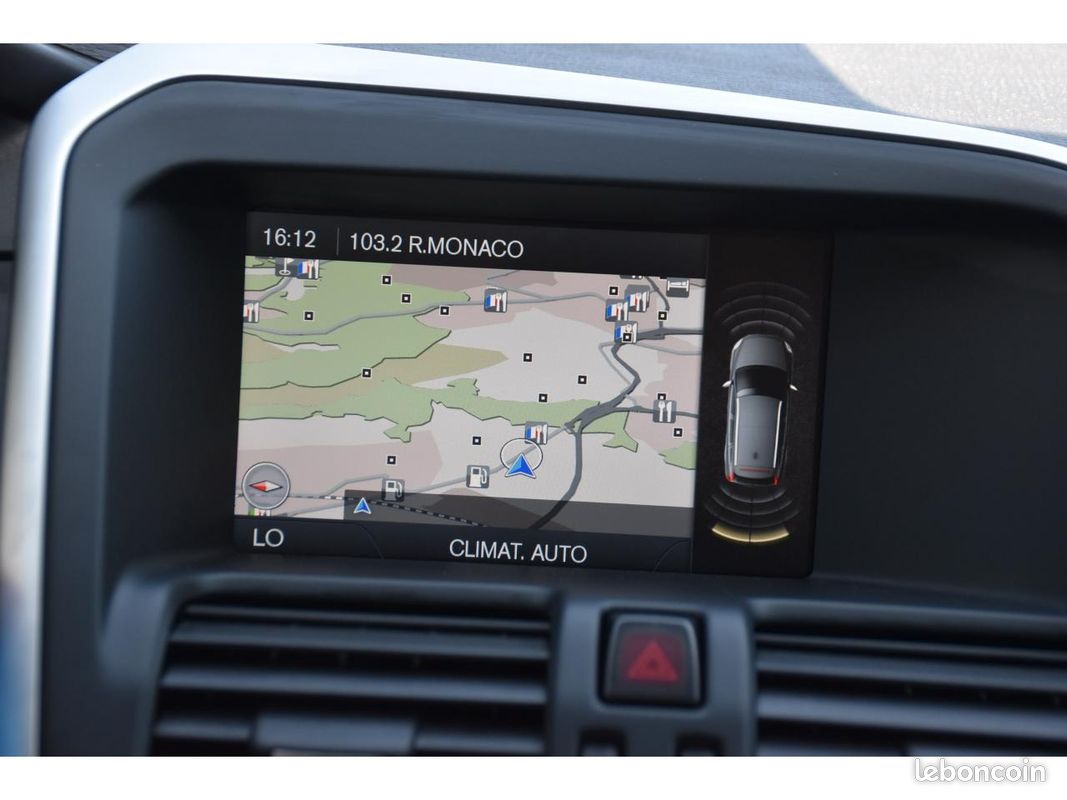 VOLVO XC60 D5 FAP AWD - 205 - BVA Geartronic Momentum (image 19)