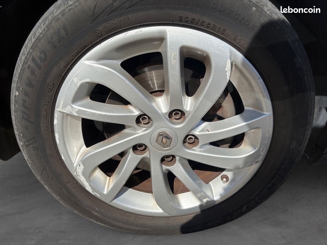 RENAULT MEGANE III BERLINE dCi 110 FAP Energy eco2 Limited (image 18)