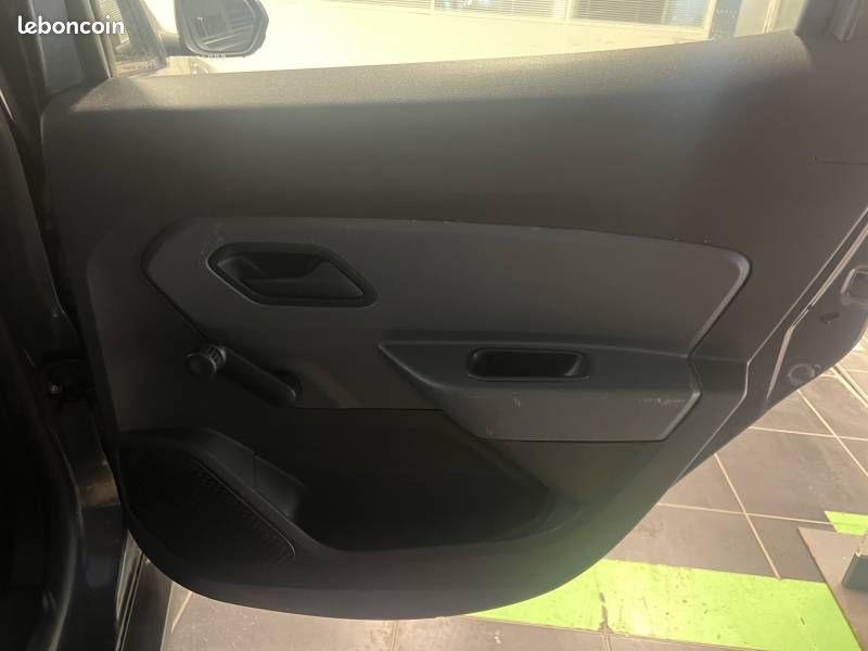 Dacia Duster Blue dCi 115 4x2 Essentiel (image 19)