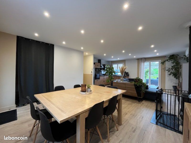 Maison 5 pièces 100 m² · à Saint-Hilaire-les-Places · 100 m² · 820 €/mois