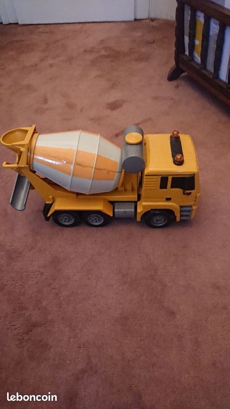 Camion bétonnière jouet (image 1)
