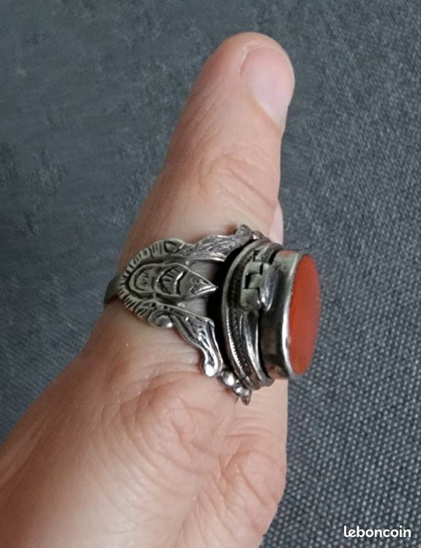 Bague Ancienne En Argent Massif Ouvragé - Pierre Blanchâtre, Vintage Français - Occasion